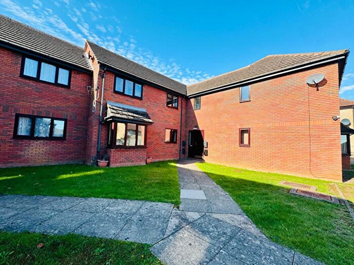 2 Bedroom Flat To Rent In Whites Rise, Irthlingborough, Wellingborough, NN9