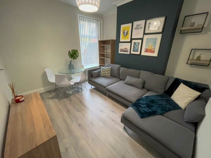 4 Bedroom House To Rent In Adelaide Road, L7