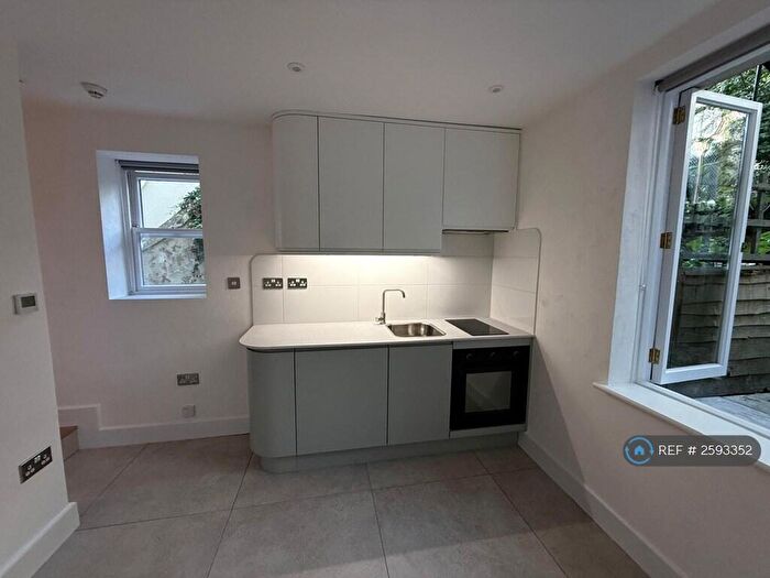 Studio To Rent In Brunswick Place, Hove, BN3