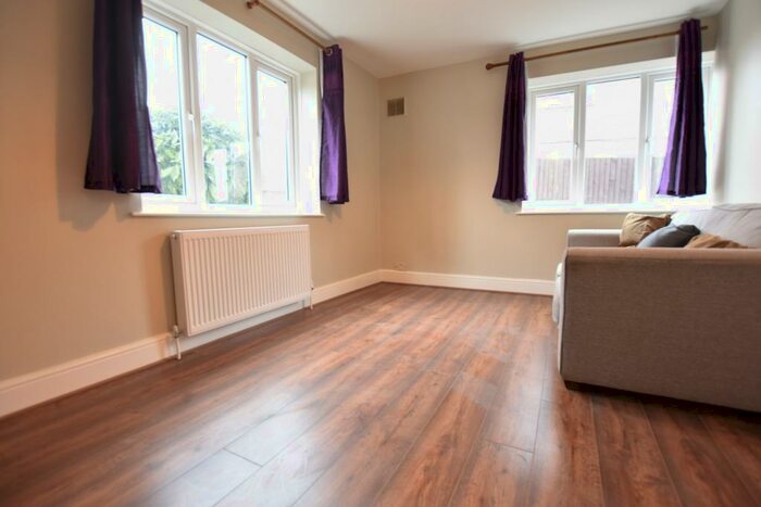 1 Bedroom Flat To Rent In Downham Way, Bromley, BR1