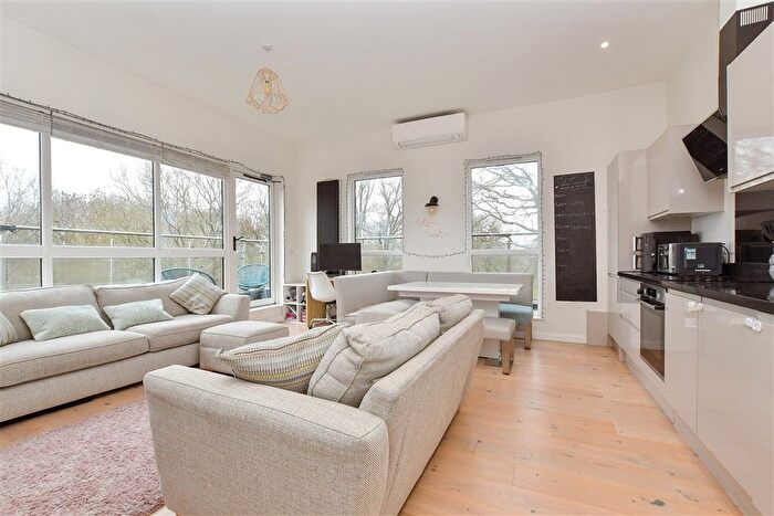 2 Bedroom Flat For Sale In Challenge Court, Leatherhead, Surrey, KT22
