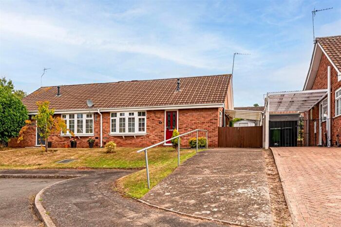 2 Bedroom Semi-Detached Bungalow For Sale In York Close, Gedling, NG4
