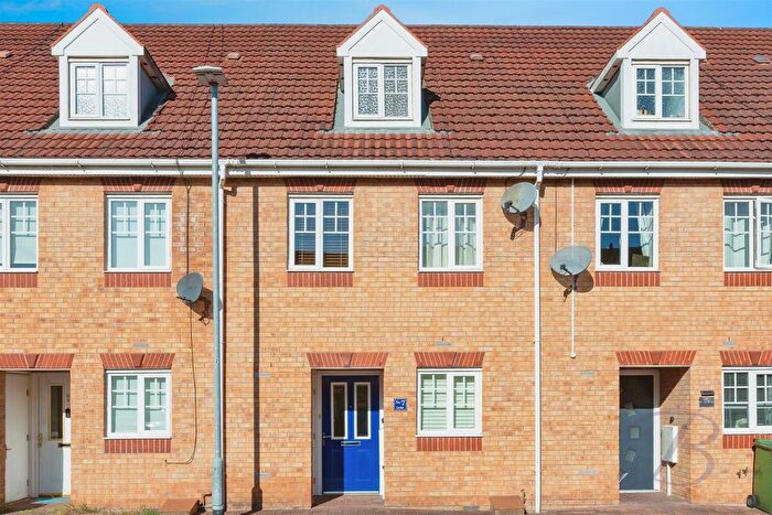 3 Bedroom Town House For Sale In Curbar Close, Mansfield, NG18
