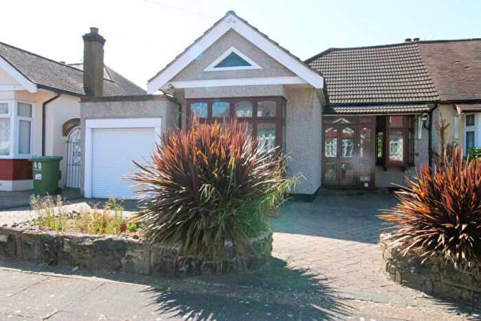 3 Bedroom Semi-Detached Bungalow For Sale In Ravenscourt Drive, Hornchurch, Essex, RM12