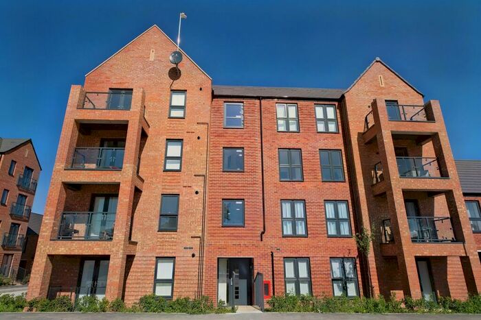 2 Bedroom Flat To Rent In Bedroom Property In Betony Meadow, Dunstable, LU5