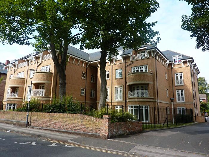 2 Bedroom Flat To Rent In Grosvenor House, Bootham, York, YO30