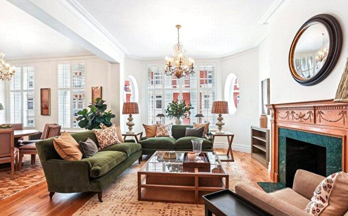 3 Bedroom Flat To Rent In Lincoln House, Basil Street, Knightsbridge, London, SW3
