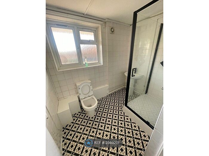 2 Bedroom Flat To Rent In Darcy Close, Cheshunt, Waltham Cross, EN8