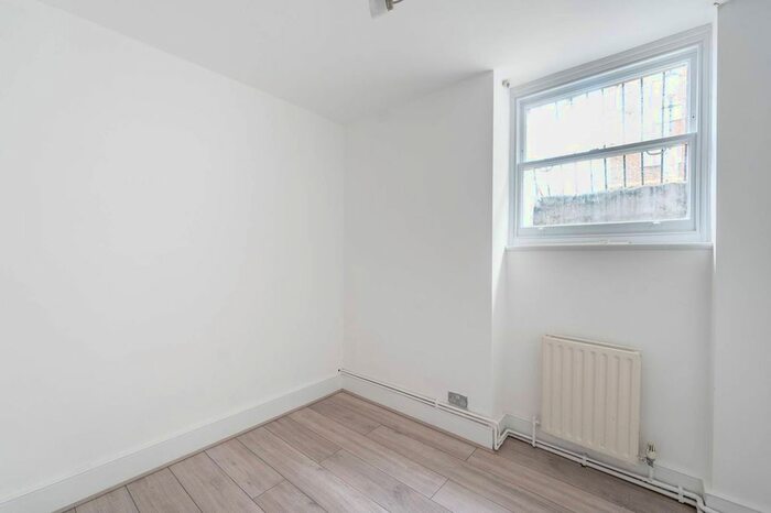3 Bedroom Flat To Rent In Colville Road, Westbourne Grove, London, W11
