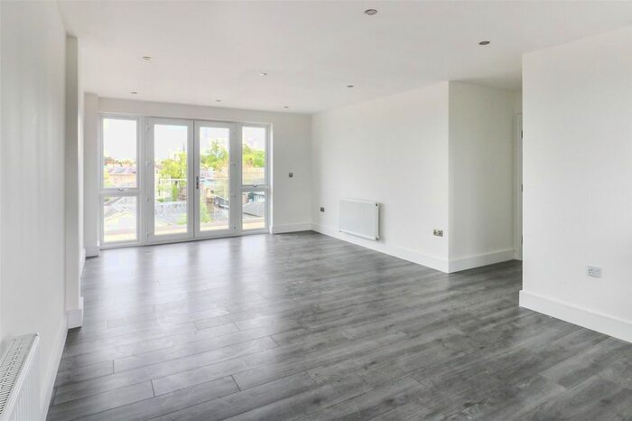 2 Bedroom Flat To Rent In Calverley Road, Tunbridge Wells, Kent, TN1