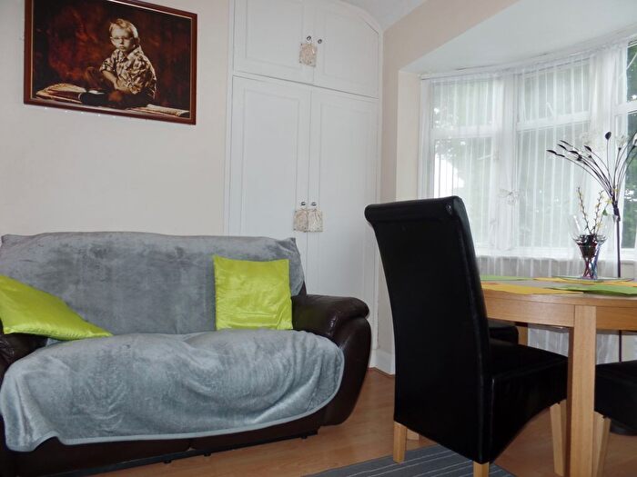 2 Bedroom Flat To Rent In Somerset Road, Southall, UB1
