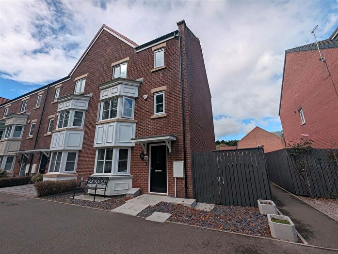 4 Bedroom Town House For Sale In Peverell Walk, Darlington, DL1