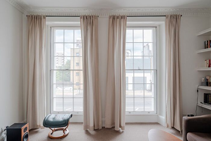 2 Bedroom Flat For Sale In Commercial Road, London, E14