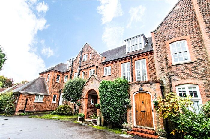 3 Bedroom Maisonette To Rent In Oatlands Chase, Weybridge, KT13