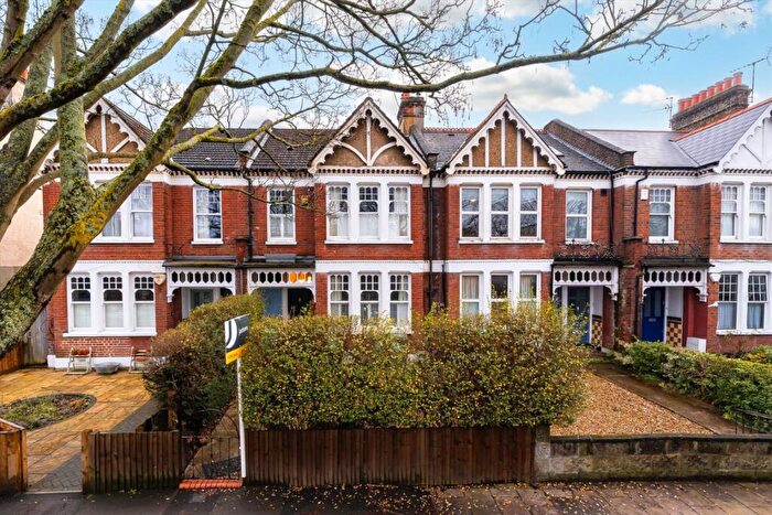 3 Bedroom Flat For Sale In Weir Road, Balham, SW12