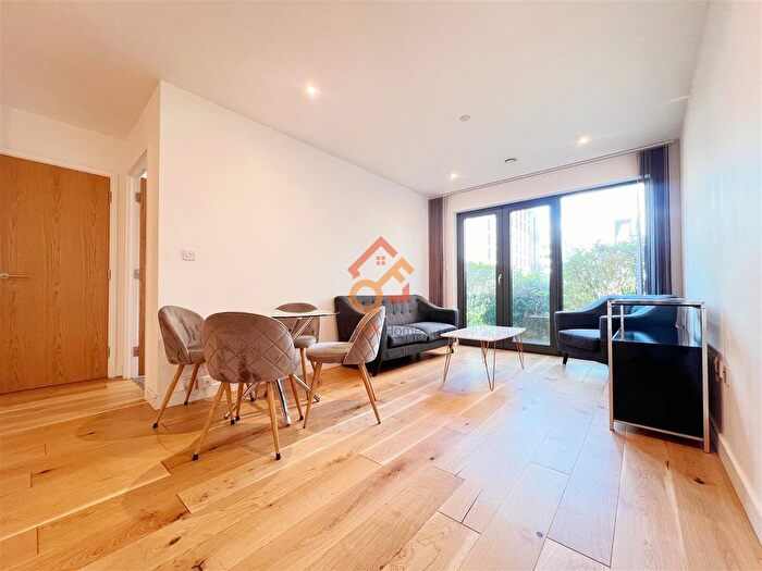 2 Bedroom Flat To Rent In The Axium, Windmill Street, Birmingham, B1