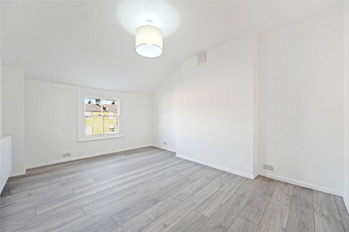 3 Bedroom Maisonette To Rent In Adelaide Grove, Shepherds Bush, London, W12
