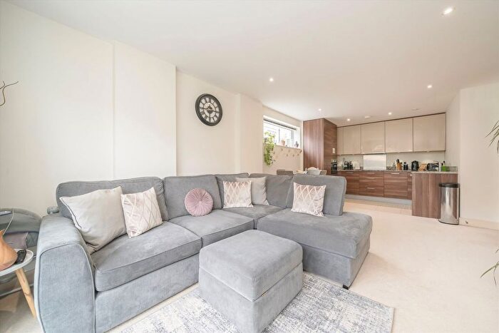 2 Bedroom Flat To Rent In Bromyard Avenue, Acton, W3