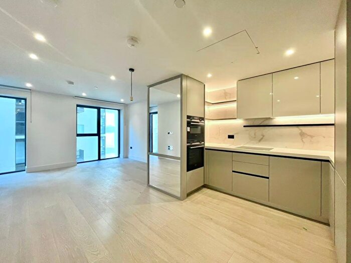 1 Bedroom Flat To Rent In Fountain Park Way, London, W12