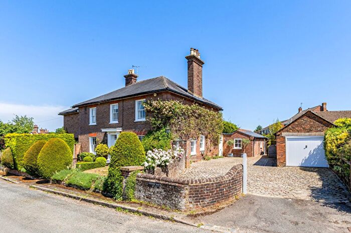 4 Bedroom Detached House For Sale In River Hill, Flamstead, AL3