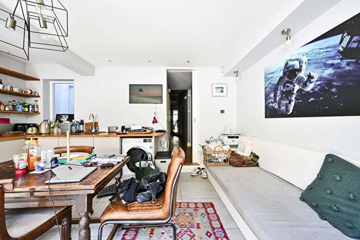 2 Bedroom Flat To Rent In Marney Road, Clapham Common North Side, London, SW11