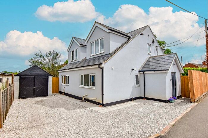 4 Bedroom Detached House For Sale In New Road, Amersham, Buckinghamshire, HP6