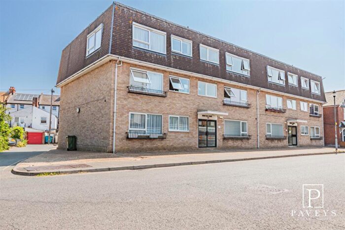 2 Bedroom Flat For Sale In Old Road, Frinton On Sea, CO13