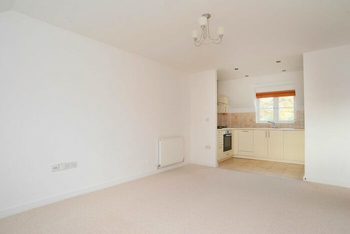 2 Bedroom Flat To Rent In Herne Road, Petersfield, GU31