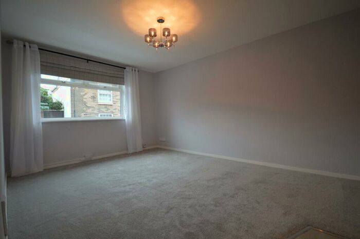 2 Bedroom Ground Flat To Rent In Paynes Hill, Salisbury, SP1