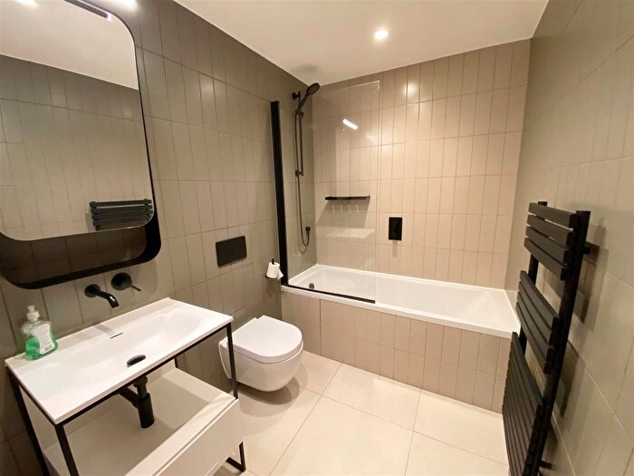 1 Bedroom Flat To Rent In Salisbury Square, Hatfield, AL9