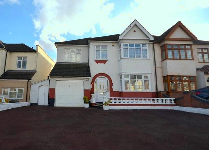 5 Bedroom Semi-Detached House To Rent In Upminster Road, Hornchurch, Essex, RM12