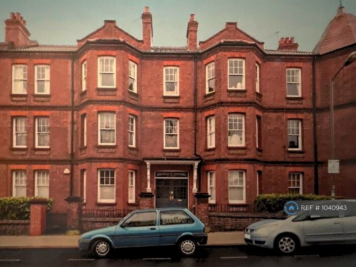 3 Bedroom Flat To Rent In Boundaries Road, London, SW12