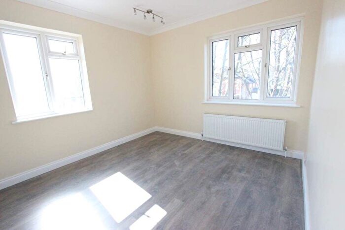 2 Bedroom Flat To Rent In Ewart Grove, London, N22