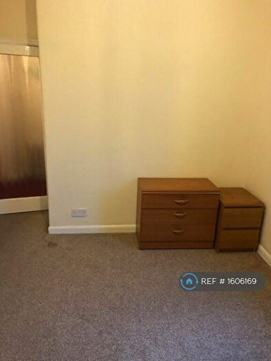2 Bedroom Flat To Rent In Calder Street, Glasgow, G42