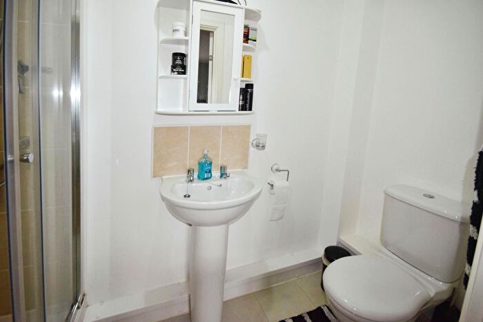2 Bedroom Flat For Sale In Canal Close, Louth, LN11