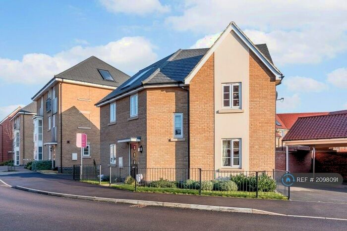 3 Bedroom Detached House To Rent In Lockgate Road, Northampton, NN4