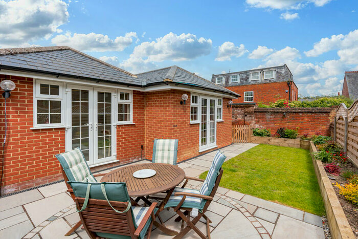 2 Bedroom Detached Bungalow To Rent In Mimram Walk, Welwyn, AL6