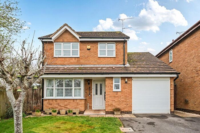 3 Bedroom Detached House For Sale In Garner Close, Carterton, Oxfordshire, OX18