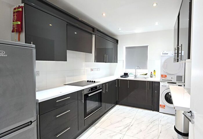 2 Bedroom Flat To Rent In Heriot Road, London, NW4