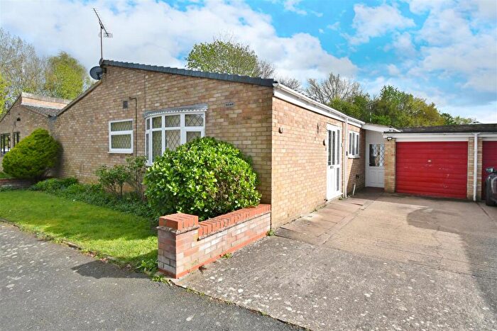 3 Bedroom Semi-Detached Bungalow For Sale In Vermont Grove, Sydenham, Leamington Spa, CV31