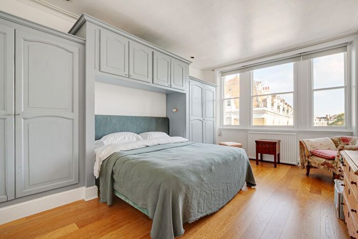 3 Bedroom Flat For Sale In Redcliffe Square, Chelsea, SW10