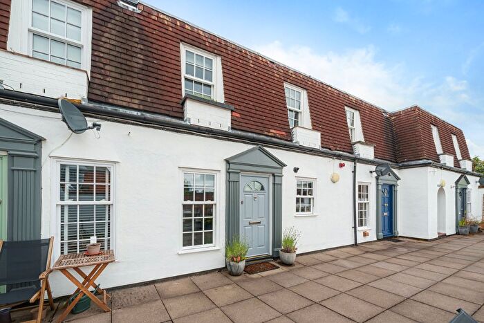 1 Bedroom Maisonette To Rent In Marsham Way, Gerrards Cross, SL9