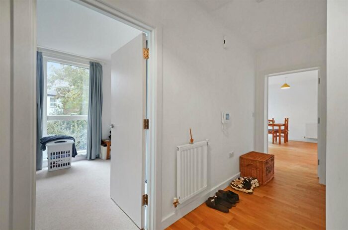 1 Bedroom Flat For Sale In Lennard Road, Croydon, CR0
