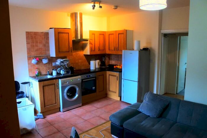 1 Bedroom Flat To Rent In Northen Grove, Manchester, Greater Manchester, M20