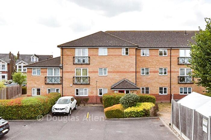 2 Bedroom Flat For Sale In South Street, Romford, Essex, RM1