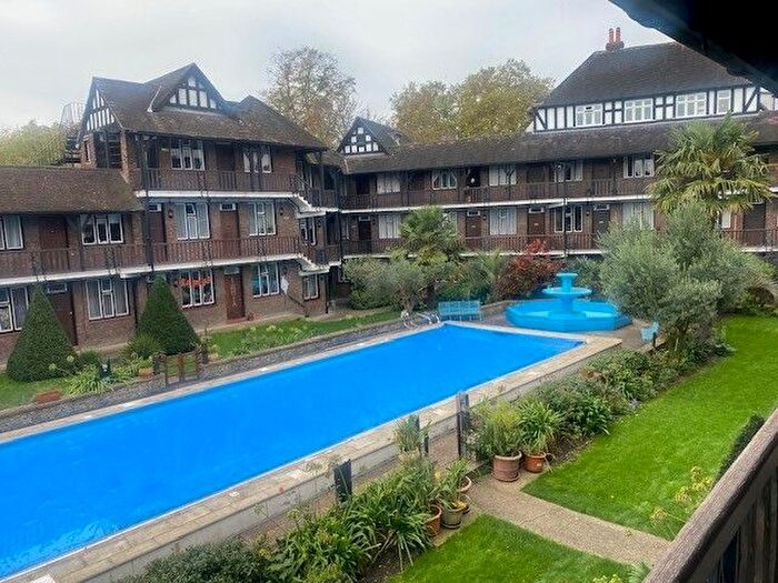 Studio To Rent In Tudor Close, Brixton Hill, London, SW2