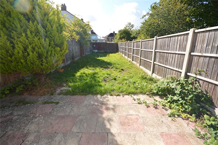 3 Bedroom Terraced House For Sale In Dunstable Road, Luton, Bedfordshire, LU4