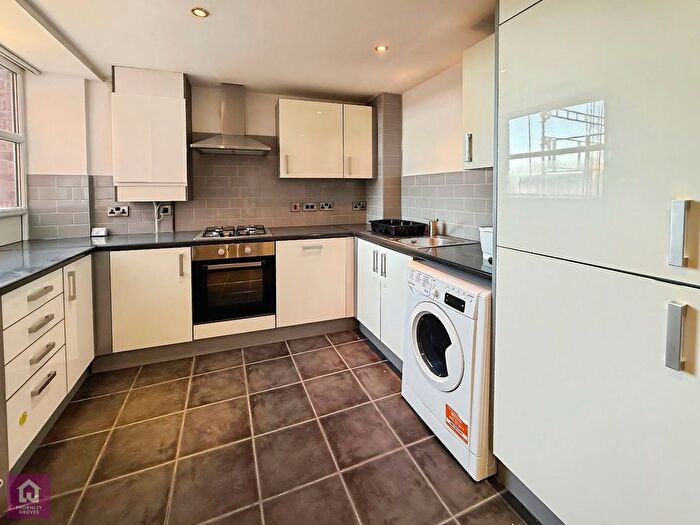 2 Bedroom Flat To Rent In Claremont Road, Manchester, Greater Manchester, M14