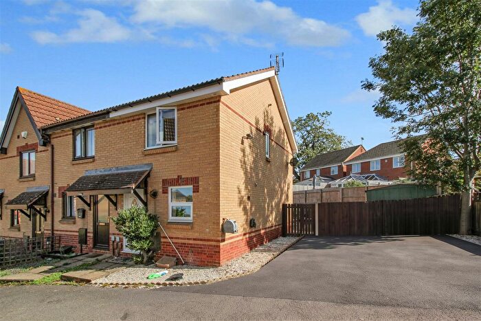 2 Bedroom Semi-Detached House To Rent In , Balmoral Close, Wellingborough, NN8
