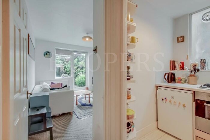 2 Bedroom Flat For Sale In Chapter Road, London, NW2